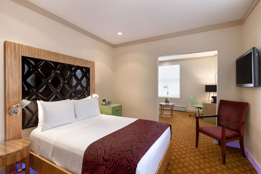 undefined Night Hotel Broadway 9