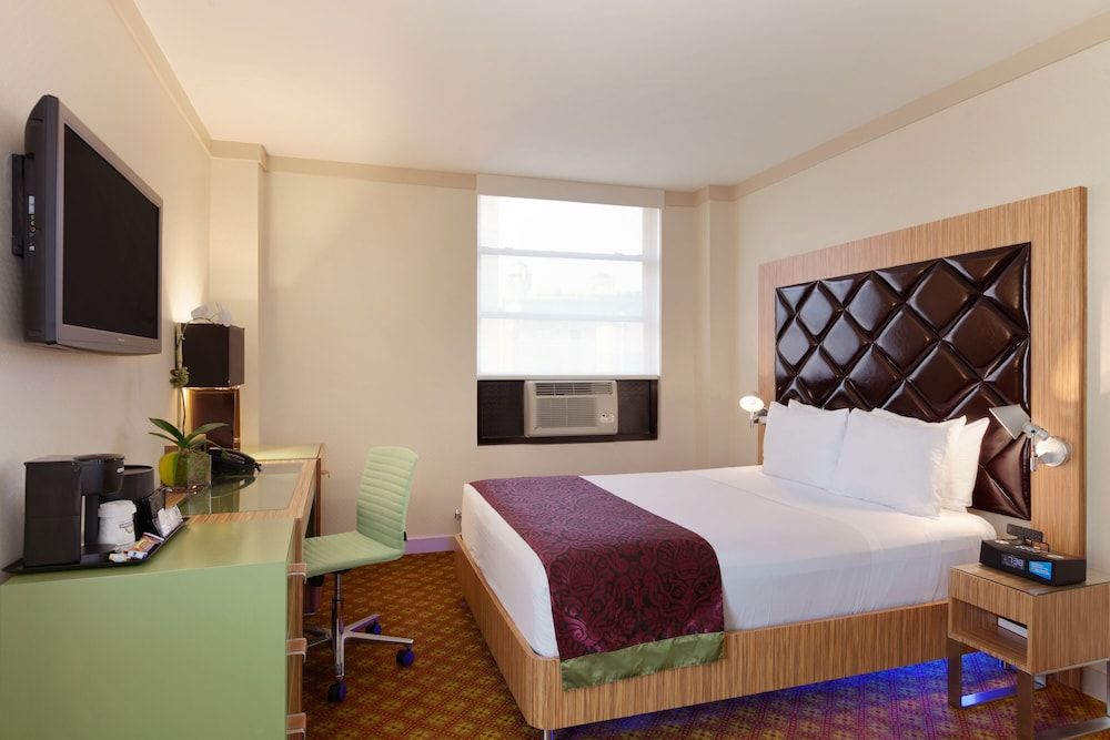 undefined Night Hotel Broadway 3