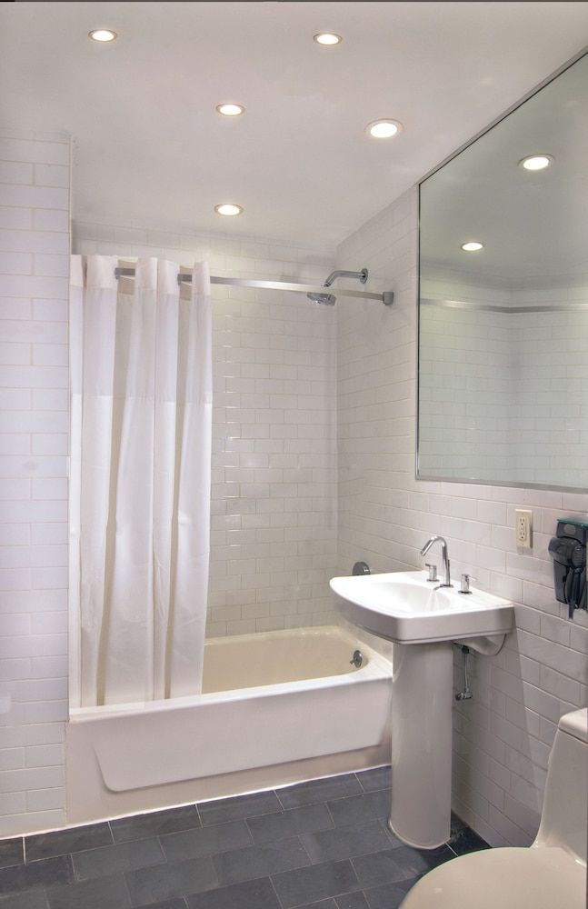 Night Hotel Broadway Bronze, 1 King Bed 5