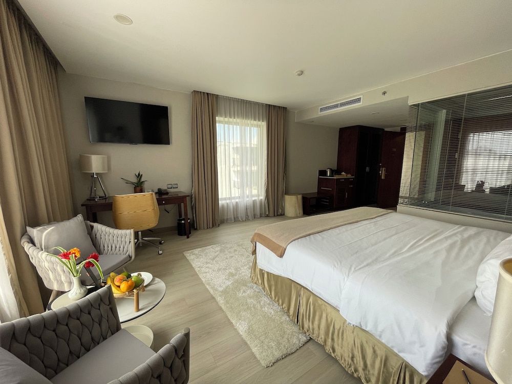 Lounge Premium Room, City View