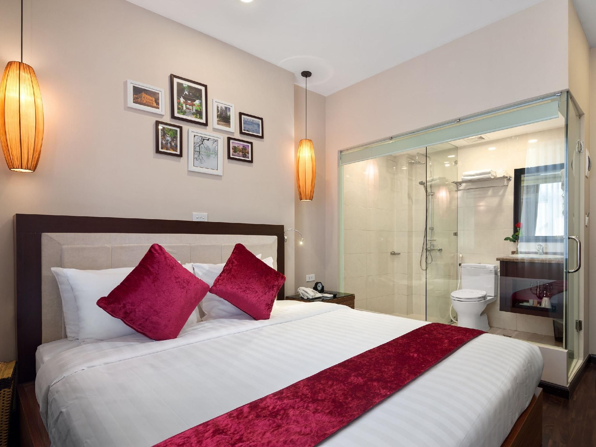 undefined Golden Moon Suite Hotel 10