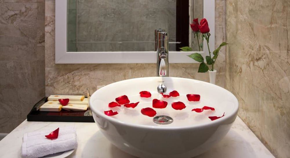 Golden Moon Suite Hotel Standard Room 8