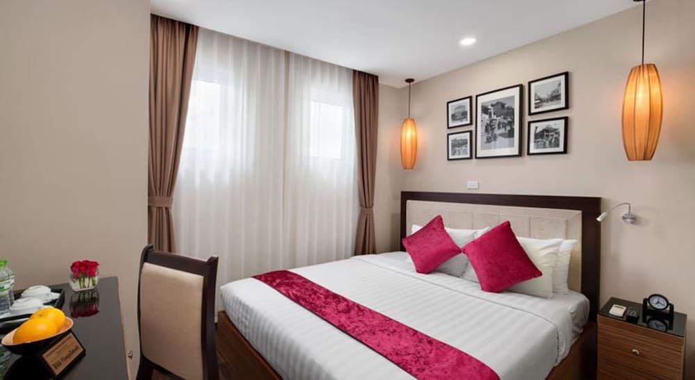 undefined Golden Moon Suite Hotel 5