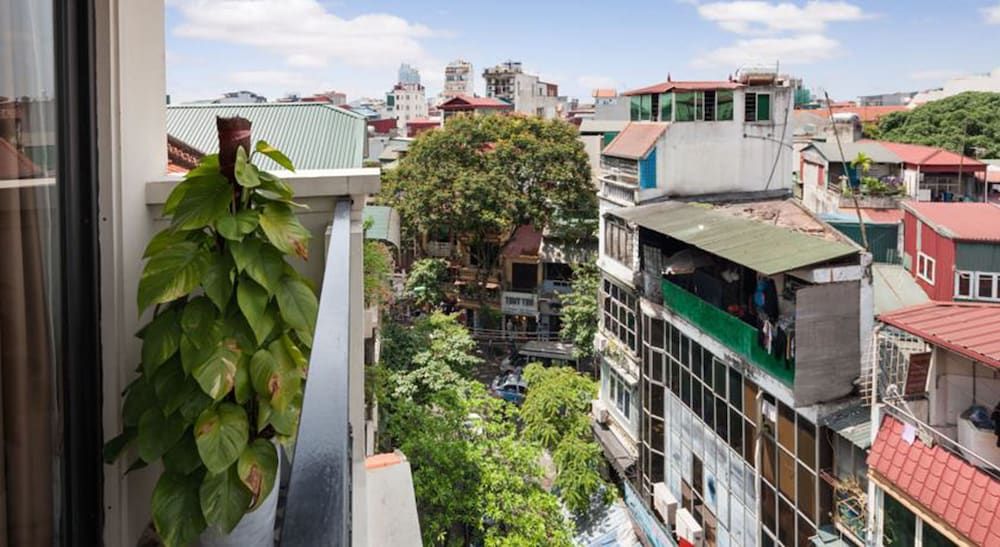 undefined Golden Moon Suite Hotel 5