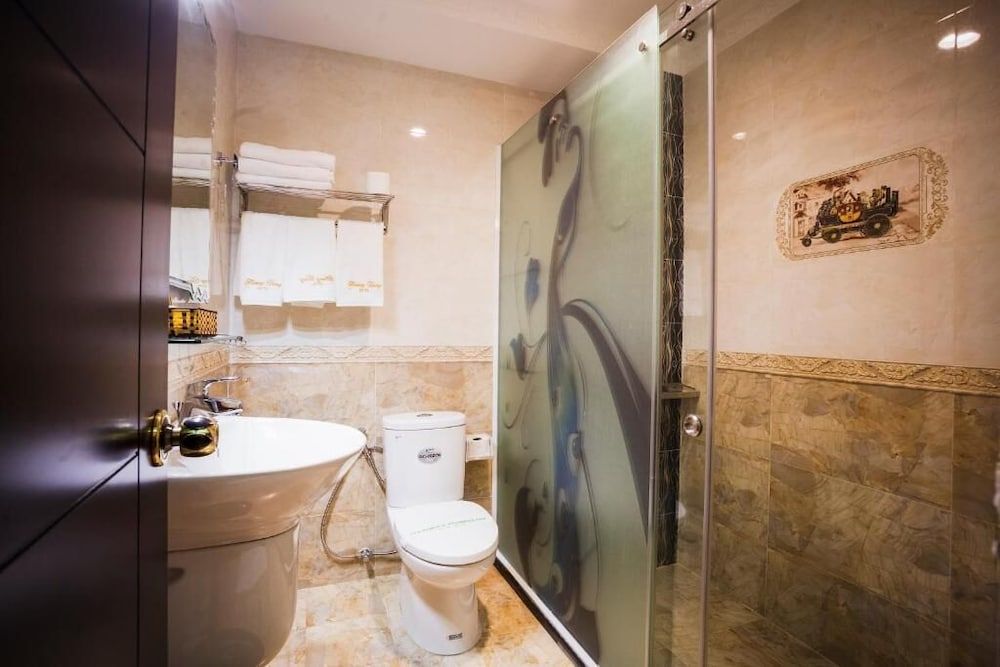 Hoang Dung Hotel – Hong Vina Family Triple Room, Balcony 6