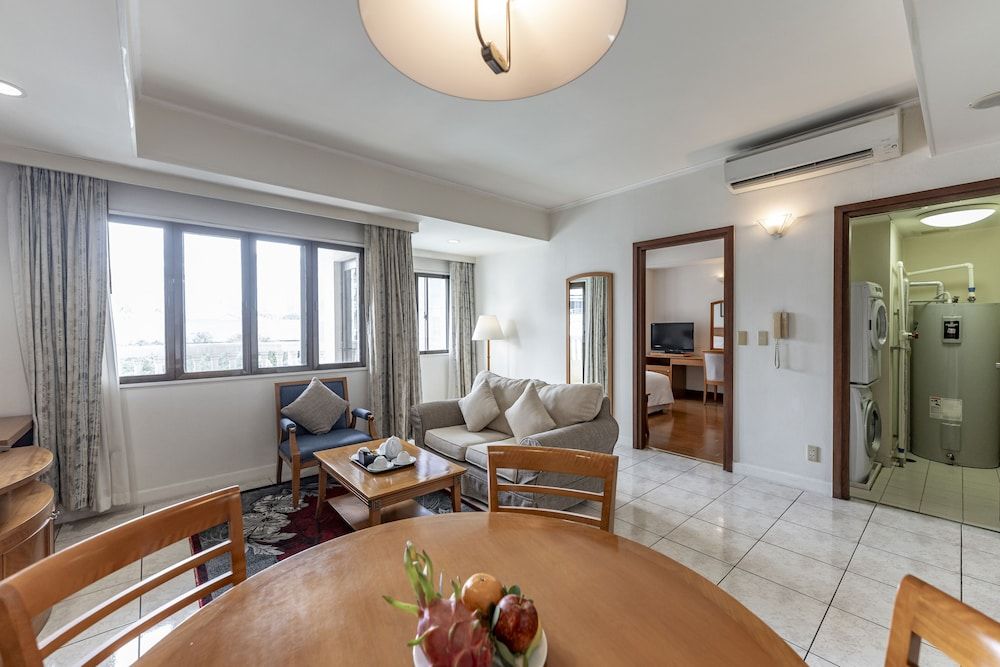 Garden View Court Suites Ho Chi Minh City Superior Suite, 1 Bedroom, Kitchen, City View 6