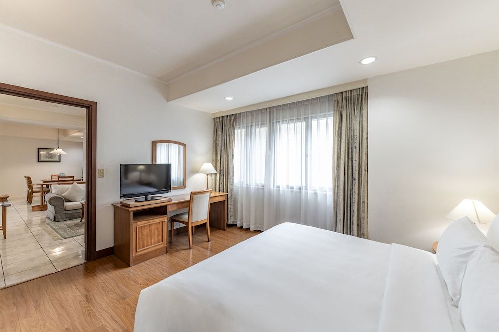 Garden View Court Suites Ho Chi Minh City Superior Suite, 1 Bedroom, Kitchen, City View