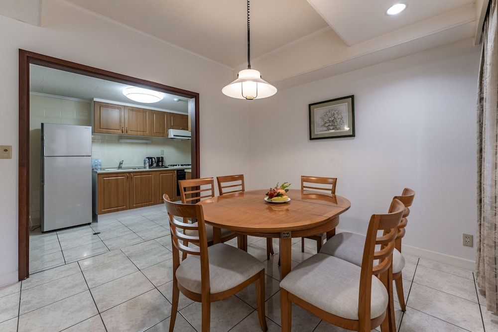 Garden View Court Suites Ho Chi Minh City Superior Suite, 1 Bedroom, Kitchen, City View 3