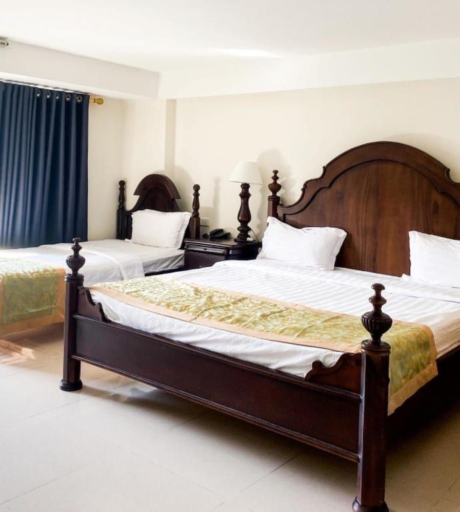 undefined Hoang Le Hotel 4