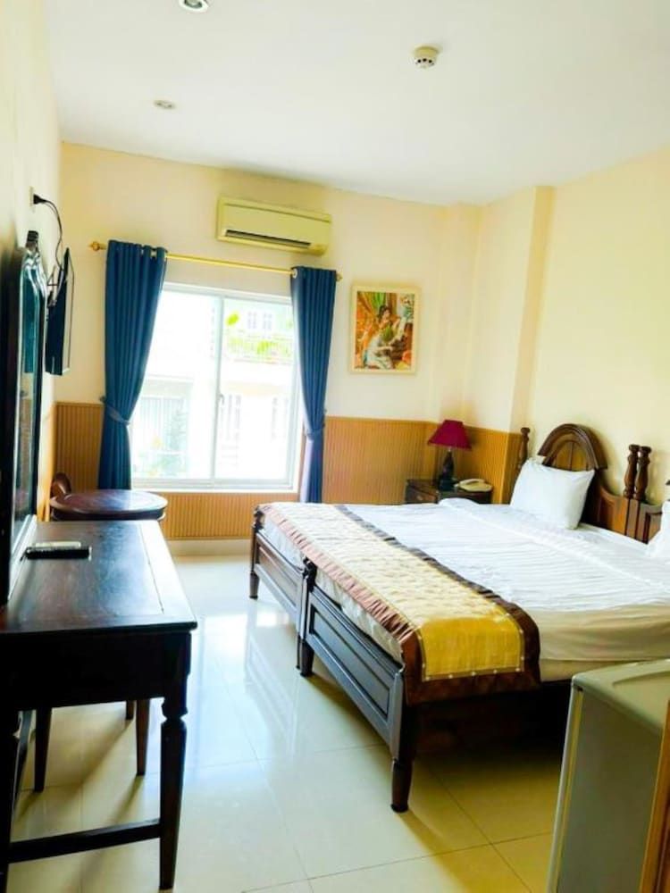 Hoang Le Hotel Twin Room 4