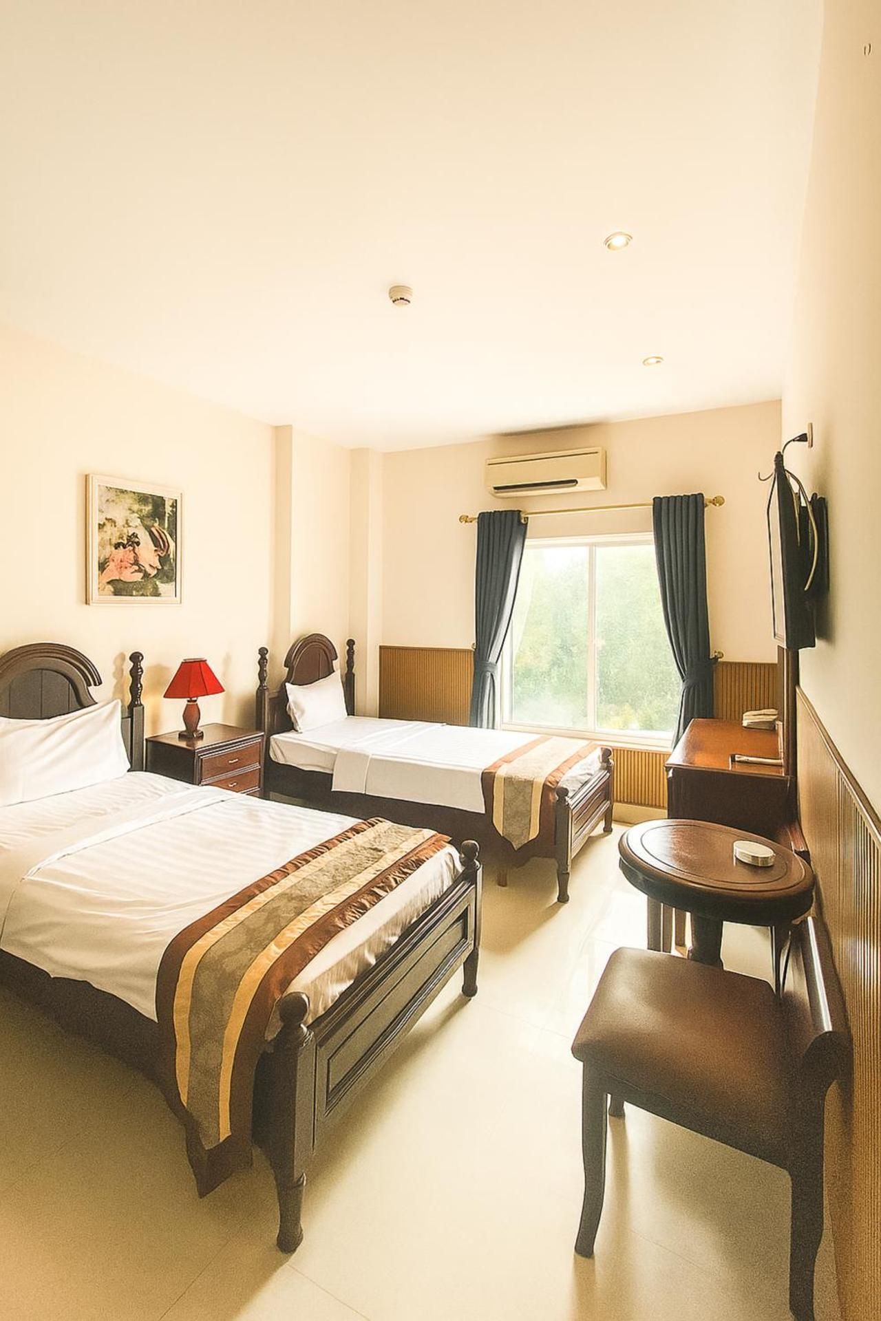 Hoang Le Hotel Twin Room 2