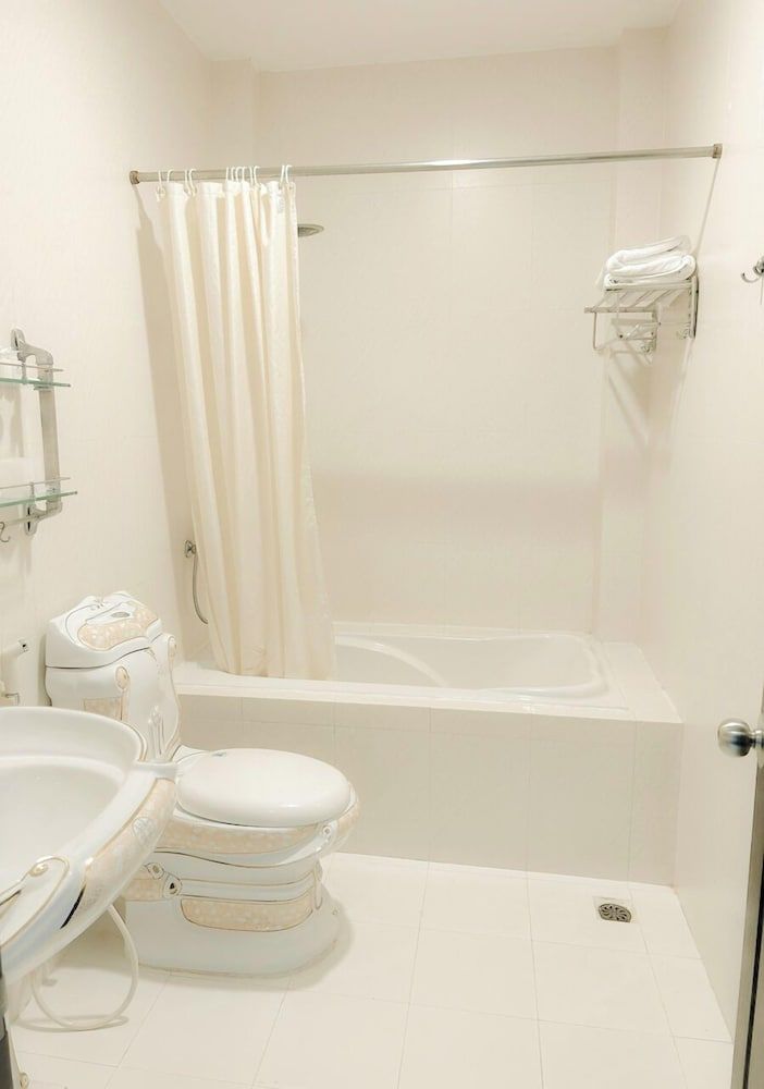 Hoang Le Hotel Twin Room 7