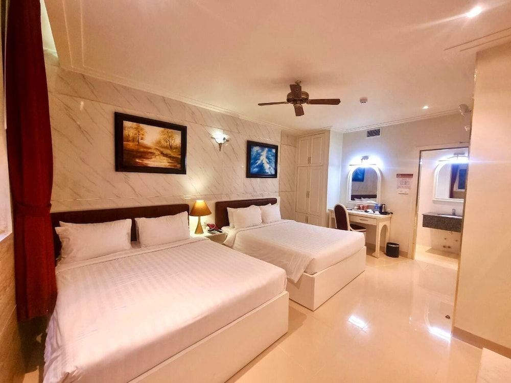 undefined Tulip Hotel 3 4