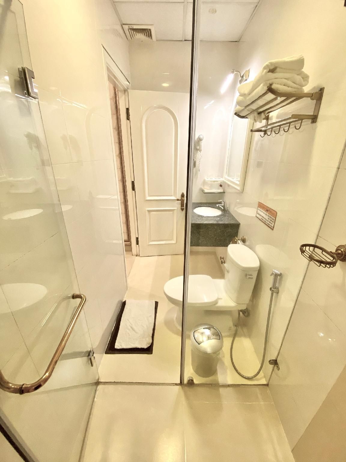 undefined Tulip Hotel 3 7