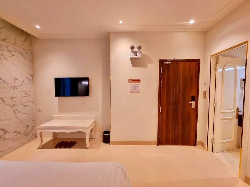 Tulip Hotel 3 Deluxe Double Room 2