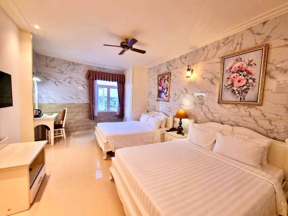 undefined Tulip Hotel 3 8