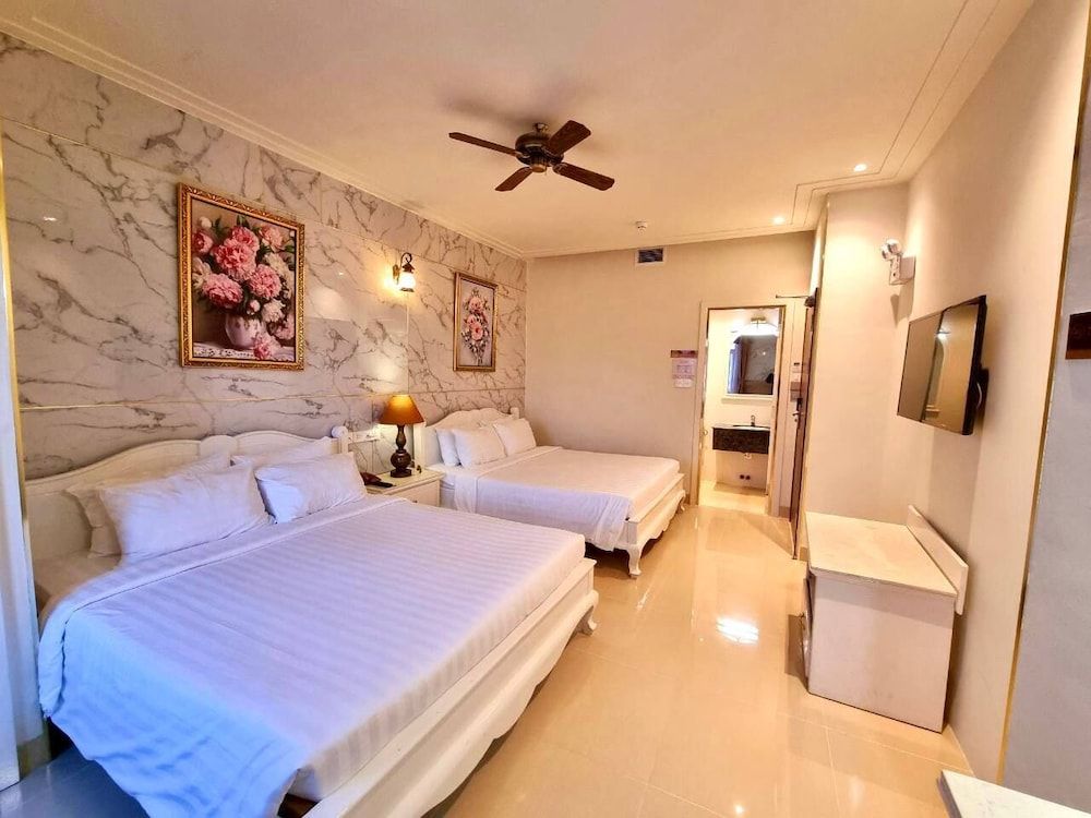 undefined Tulip Hotel 3 4