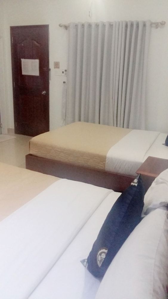 OYO 1144 Giang Son 3 Hotel Deluxe Triple Room 3