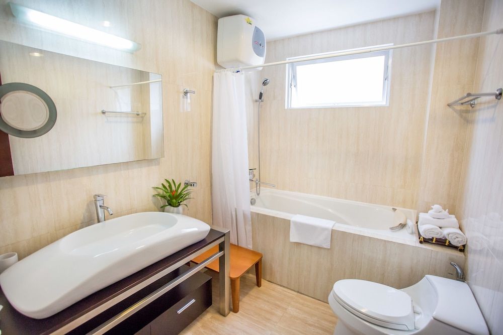 MH Villa King Room with Balcony 9