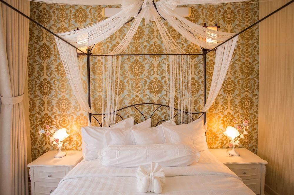 MH Villa Queen Room with Balcony 4