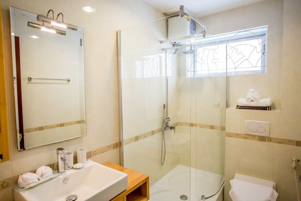 MH Villa King Room with Garden View 4