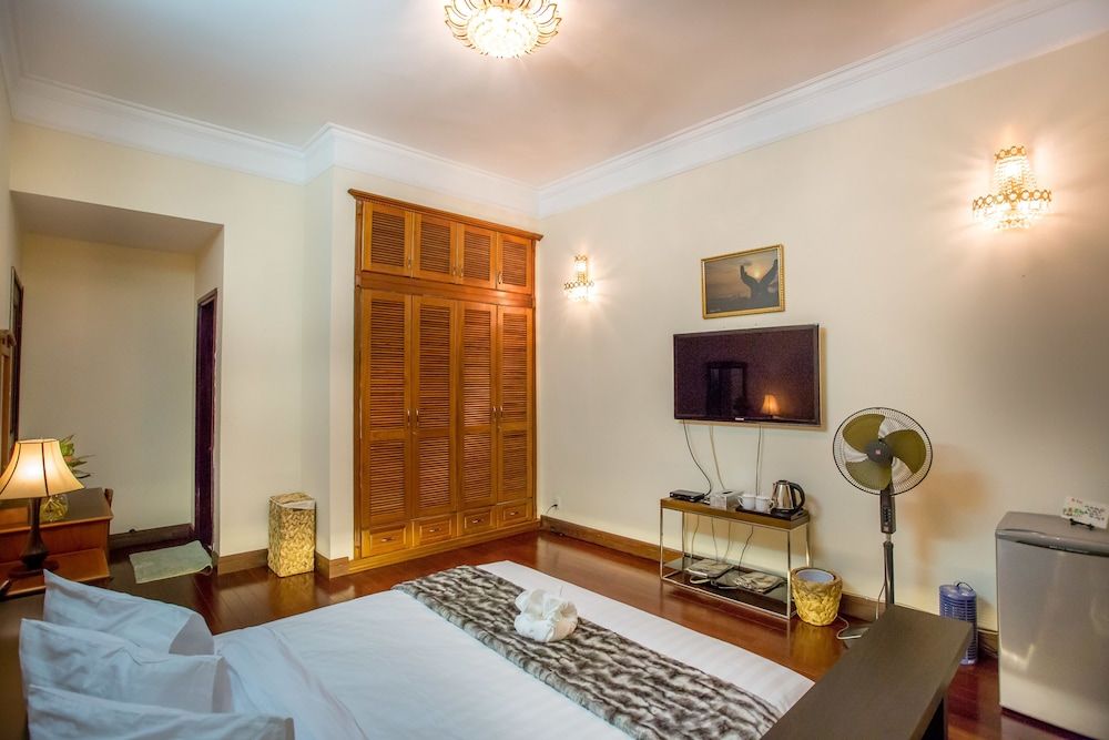 MH Villa King Room with Garden View 2