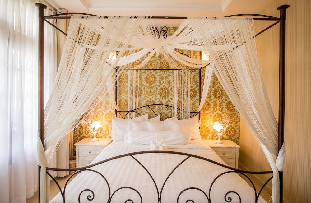 MH Villa Queen Room with Balcony 2