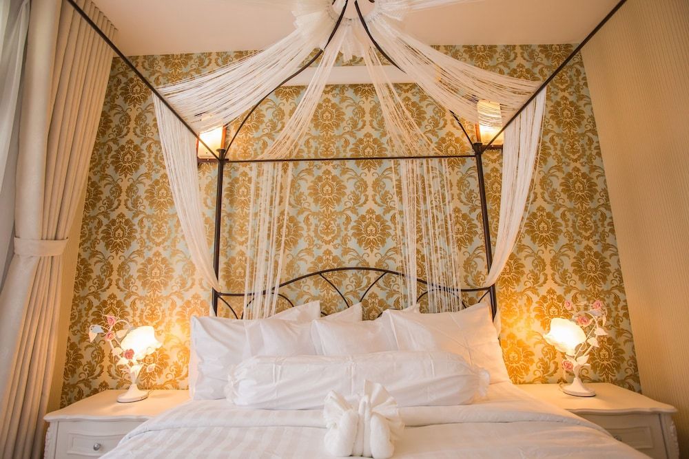 MH Villa Queen Room with Balcony 6