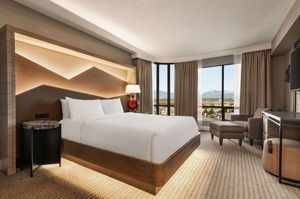 Room, 1 Queen Bed, Accessible (Mobility & Hearing, Roll-in Shower)