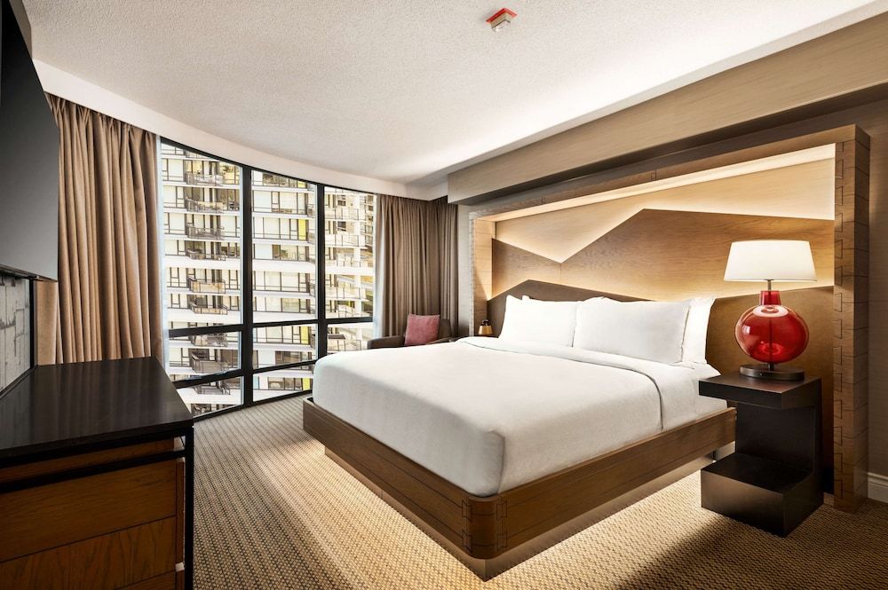One Bedroom Suite, One King Bed, Accessible