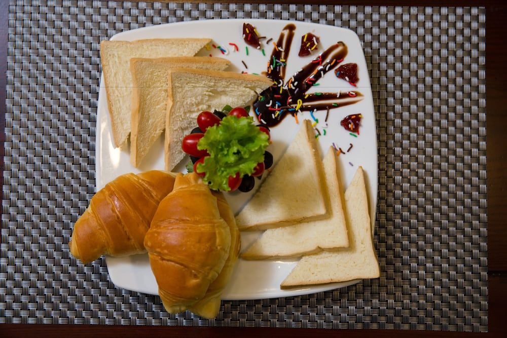 undefined Holiday Emerald Hotel 7