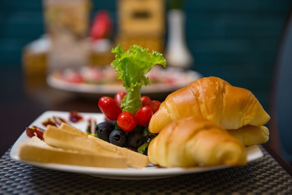 undefined Holiday Emerald Hotel 10