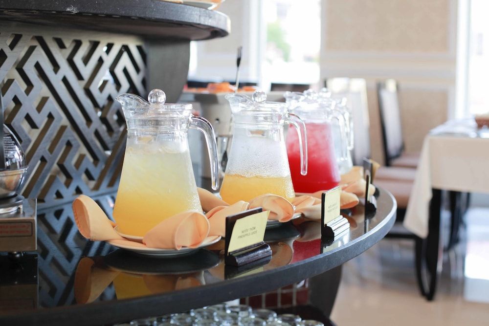 undefined Holiday Emerald Hotel 3