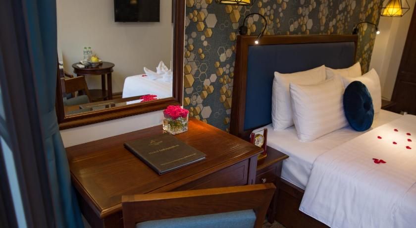 undefined Holiday Emerald Hotel 9