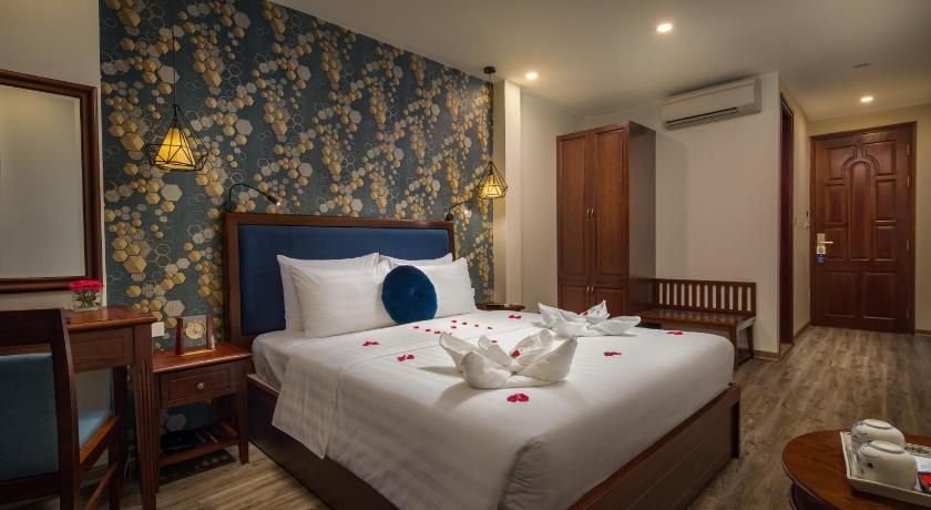 undefined Holiday Emerald Hotel 5