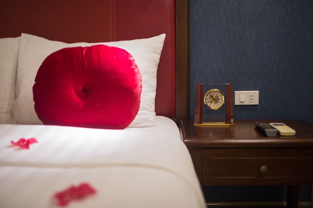 undefined Holiday Emerald Hotel 10