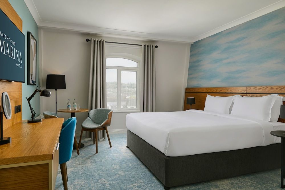 Waterford Marina Hotel King Riverview Room 2