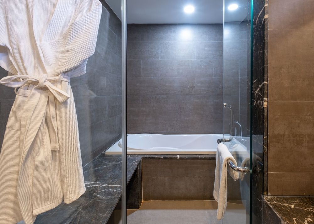 The Blossom Resort Island Da Nang Deluxe King Street View - Onsen, Sauna, Steam Sauna Inclusive 4