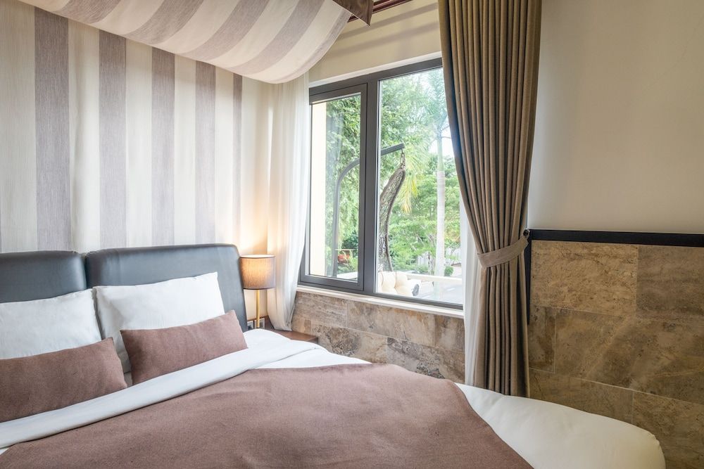 Premier King Garden & River View - Onsen, Sauna, Steam Sauna Inclusive