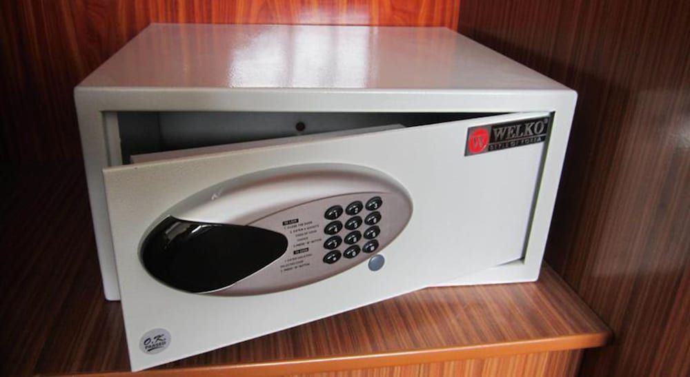 undefined Holiday Lakeview Hotel 2