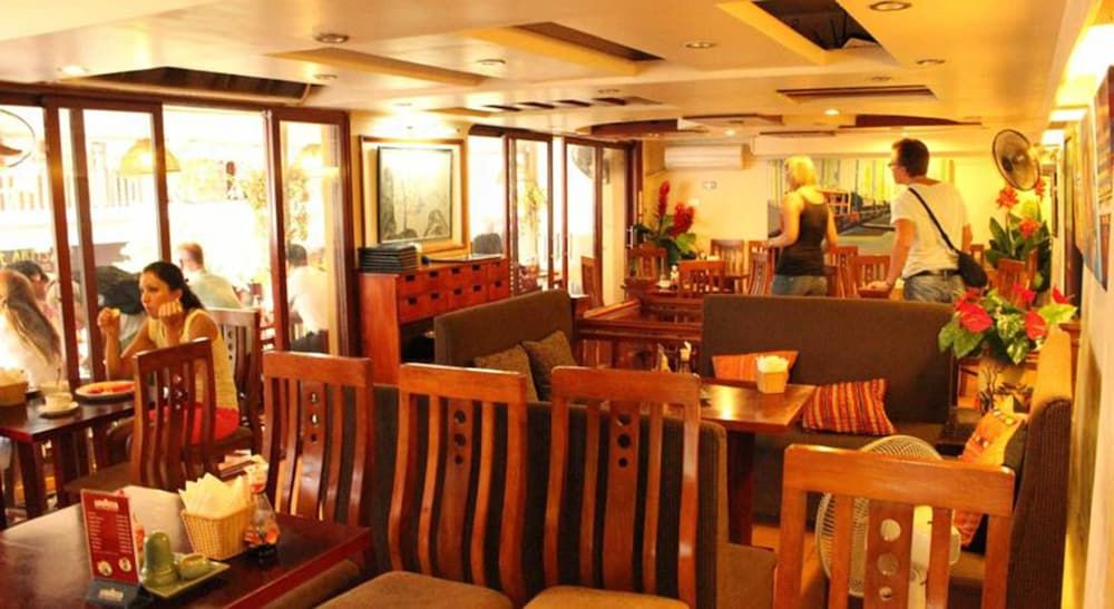 undefined Holiday Lakeview Hotel 10