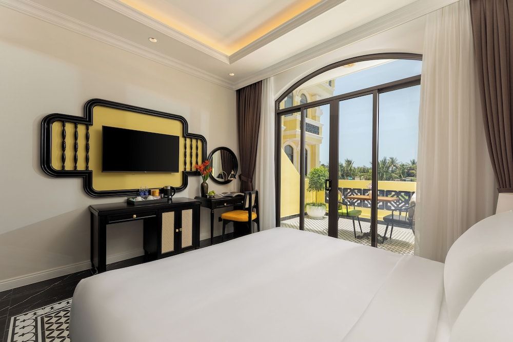Grand Double Room, Balcony, Pool View