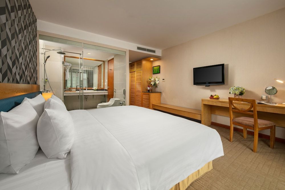 La Casa Hanoi Hotel Deluxe Room 3