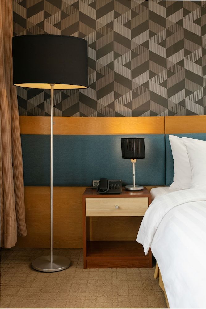 La Casa Hanoi Hotel Deluxe Room 4