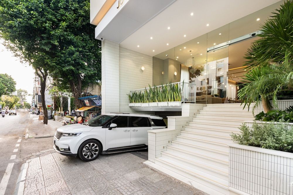 undefined Jovia Hotel 6