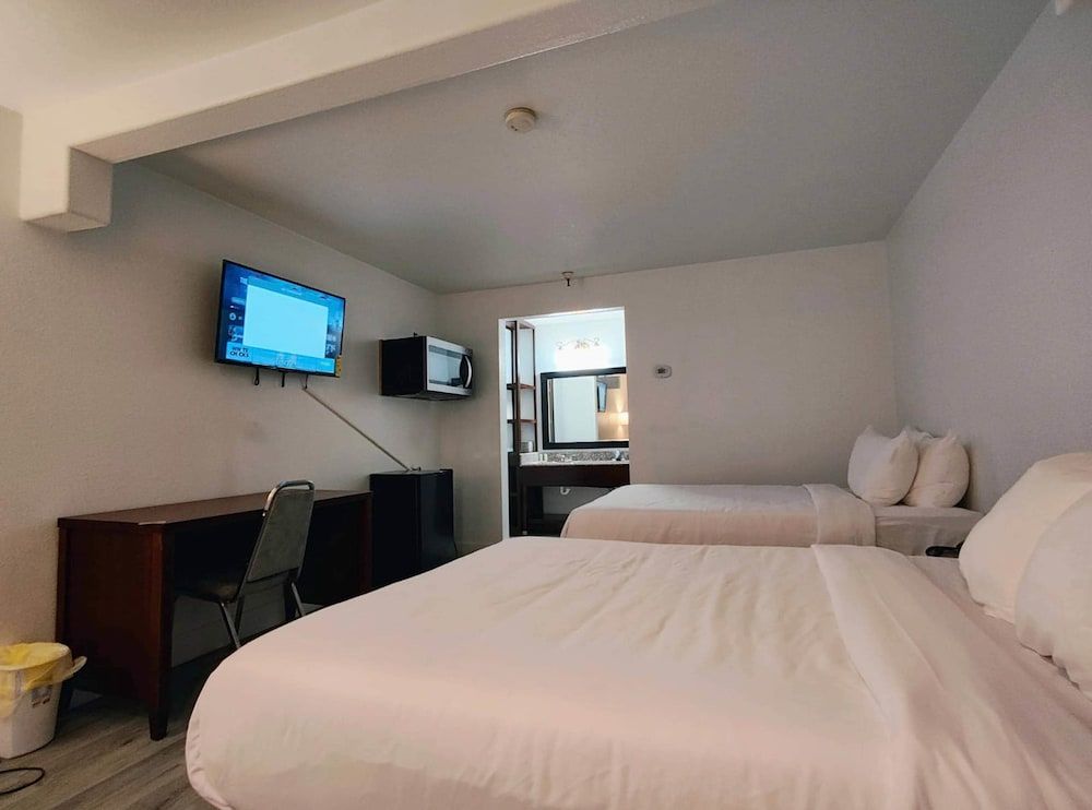 Room, 2 Queen Beds, Non Smoking
