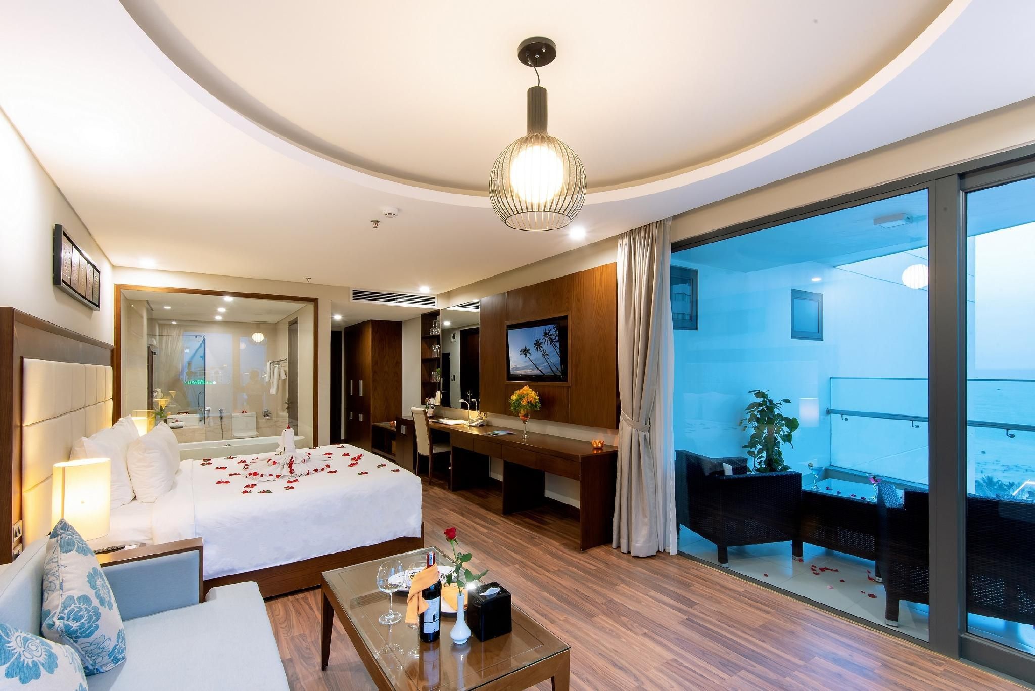 King Junior Suite with Balcony