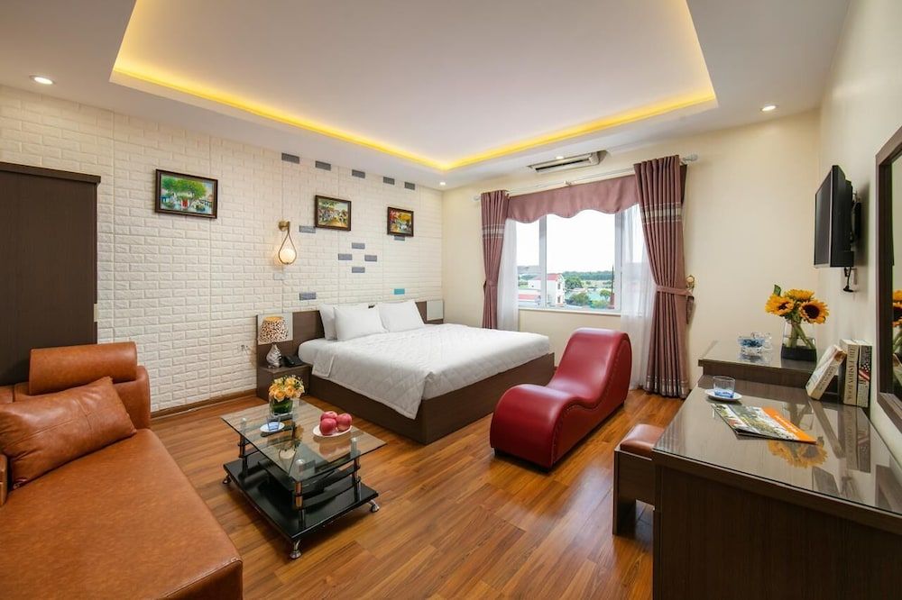 New Airport Hotel Deluxe Double Room 9