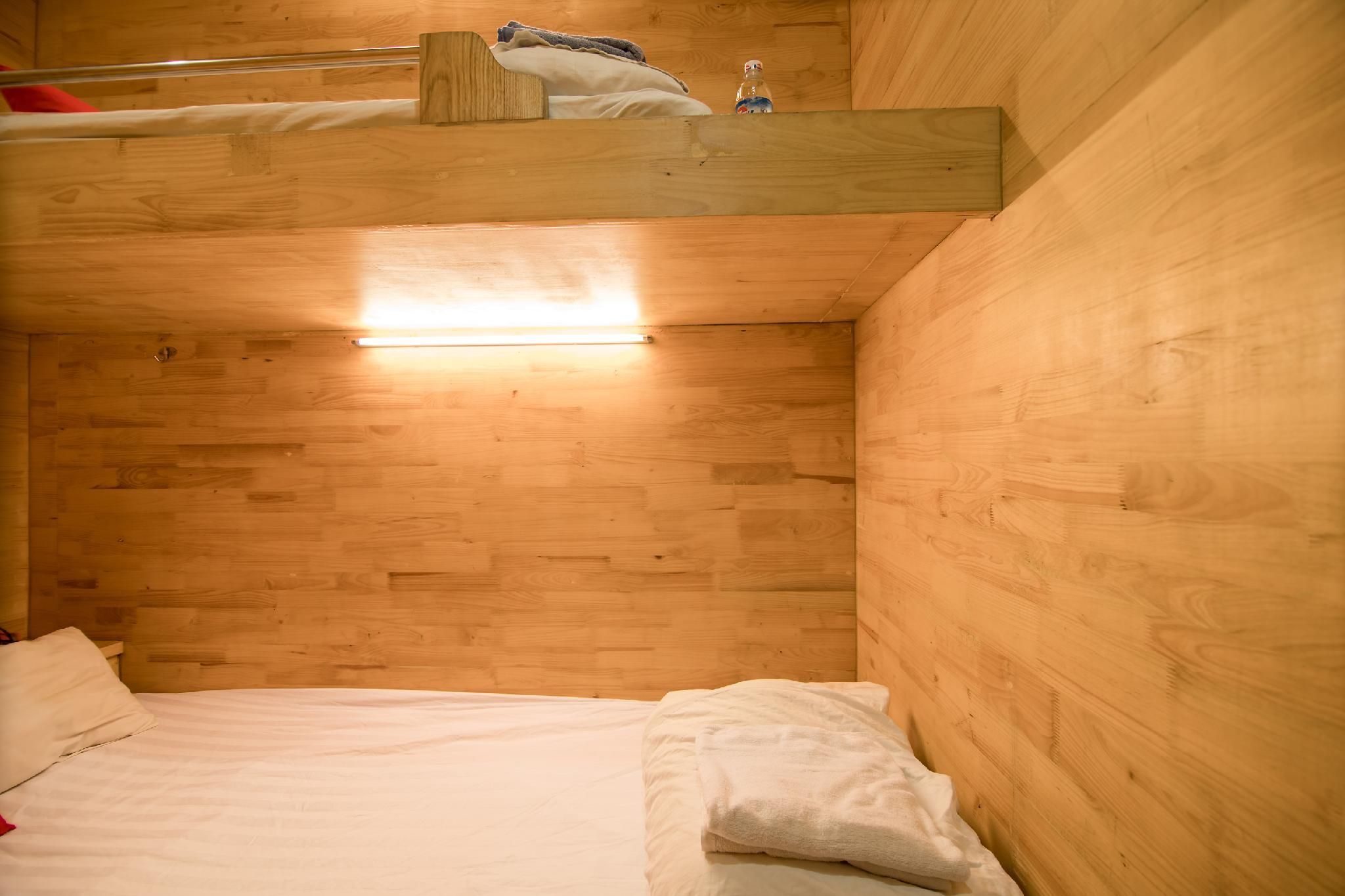 undefined Box Hotel 8