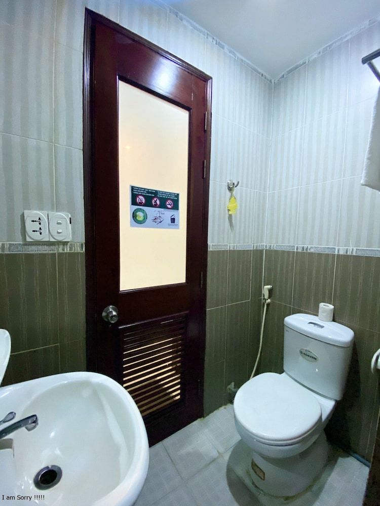 Mi Linh Hotel Standard Double Room 12